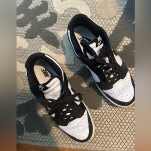 Women’s size 9.5 Nike panda dunks (used)